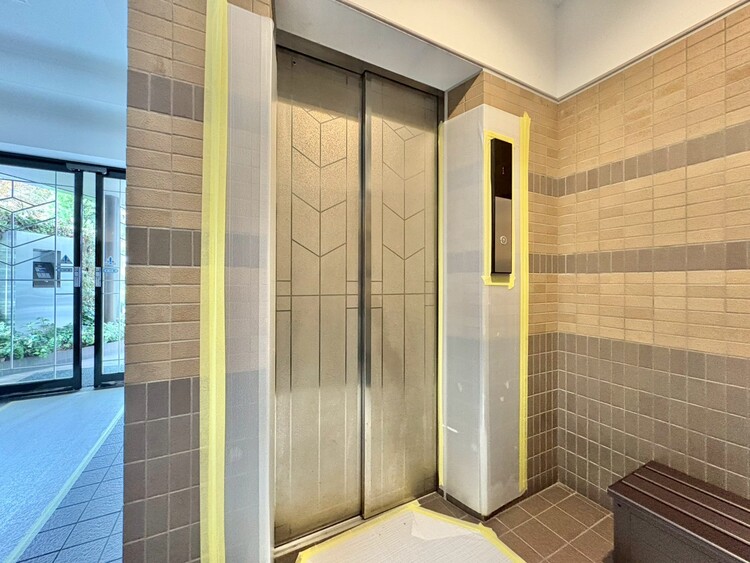 駐車場 エレベーターの管理も、きちんと行き届いてます。