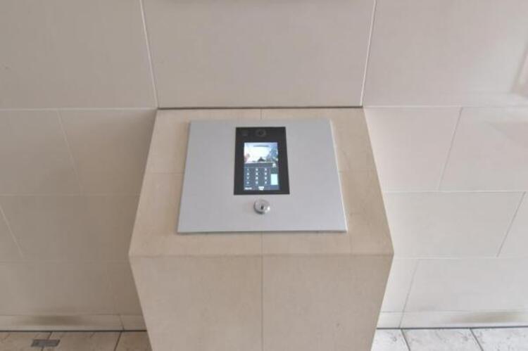 設備 オートロック　エントランスにはオートロックを採用。侵入者をシャットアウトし、住まいの安全性を高めます。