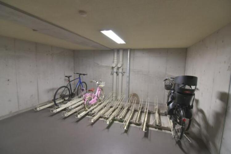 その他 管理の行き届いた駐輪場は屋根付きで雨の日も安心です。 