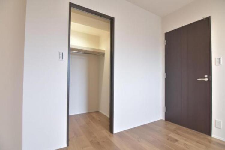 設備 収納を全室に設置。衣類はもちろん、部屋ごとに必要なものを細かく収納でき、利便性も高まります。