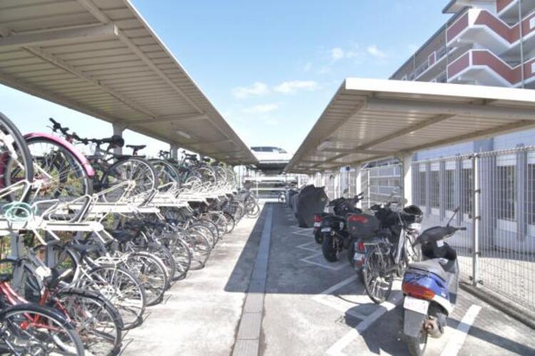 その他 管理の行き届いた駐輪場は屋根付きで雨の日も安心です。
