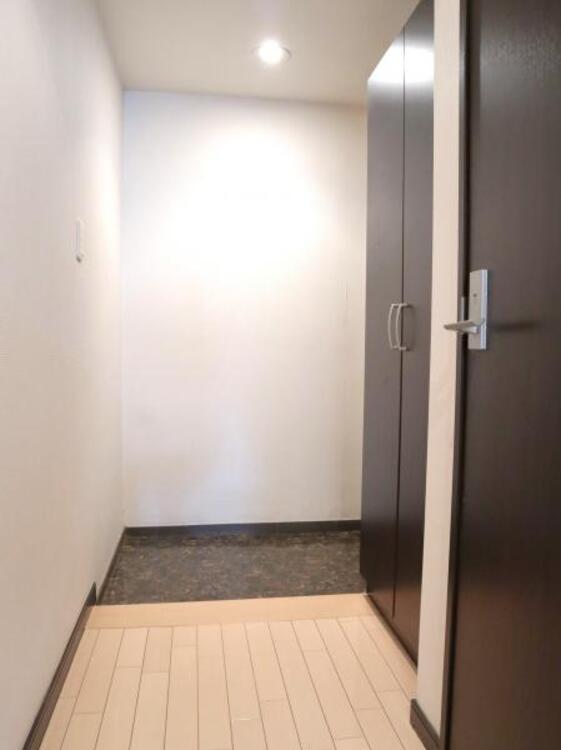 その他 一日の始まりと終わりはこちらの玄関から。今後ご家族の「行ってきます」「ただいま」が行き交う空間となるでしょう。