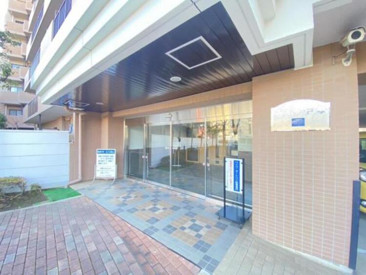 エントランス 広々とした玄関でお客様をお出迎え。明るく気持ちの良い玄関は気持ちが盛り上がります。（2月25日撮影）