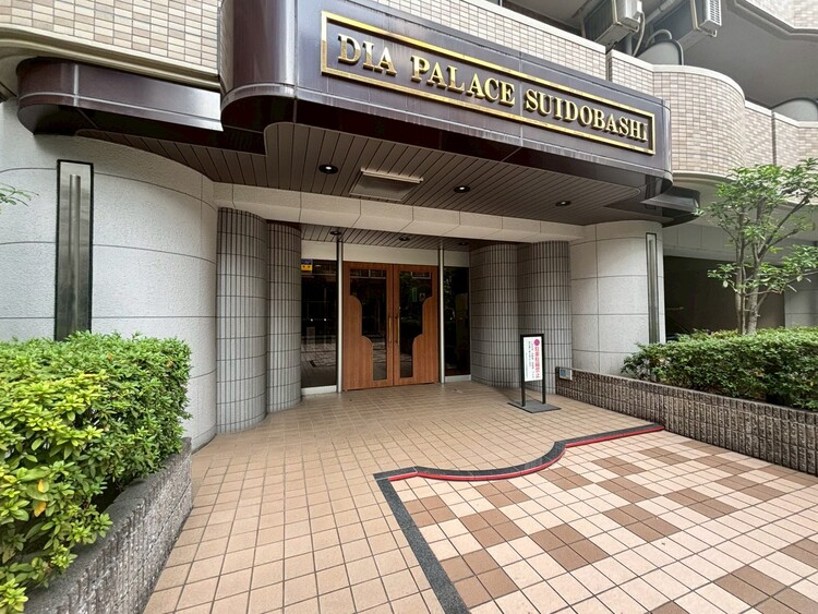 その他 上質感漂う玄関アプローチです。