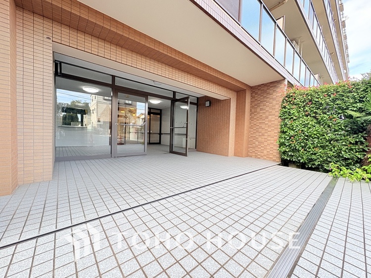 エントランス マンション入り口