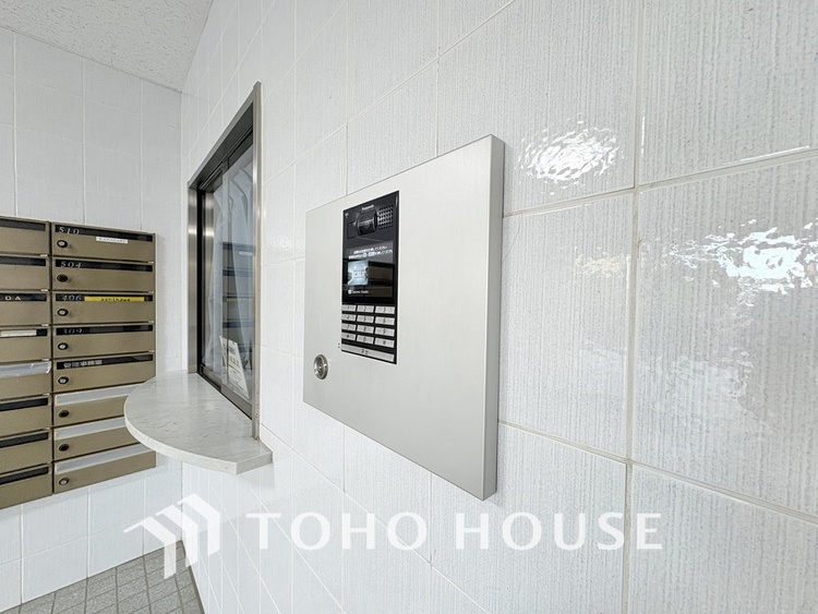 エントランス エントランスはオートロック完備で安心のセキュリティ