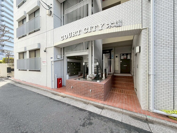 その他 上質感漂う玄関アプローチです。