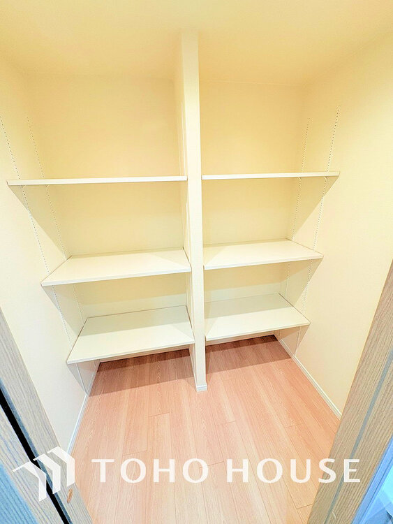 収納 キッチンには便利なパントリー付き、片付けにくいキッチン周りも安心