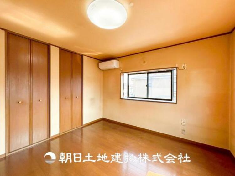 内装 【居室】人間の感性を育むプライベートルームはシンプルが１番だと思います。好みの空間で本を読んだり、音楽を聞いたりと、大切な一人の時間も充実したものにできます。