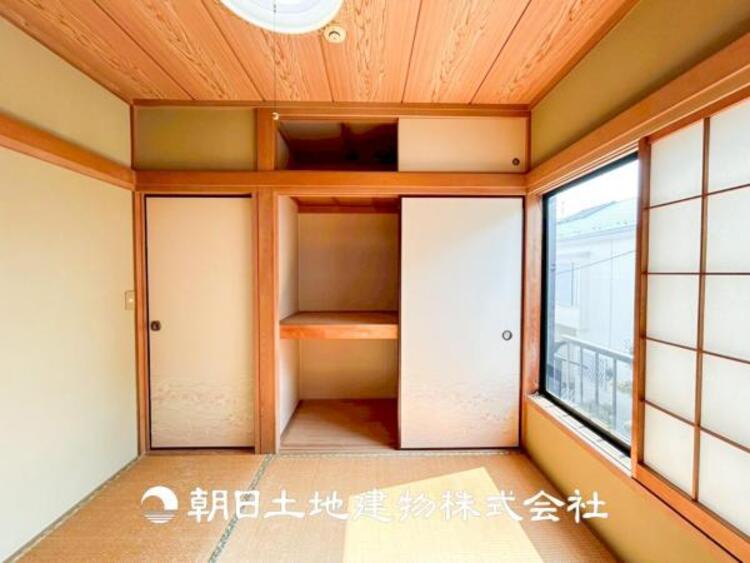 内装 【和室】和室があることで落ち着きと癒しの空間が生まれます。来客時の客室としても利用できますし、お子様のプレイルームやお昼寝にも良いお部屋です。