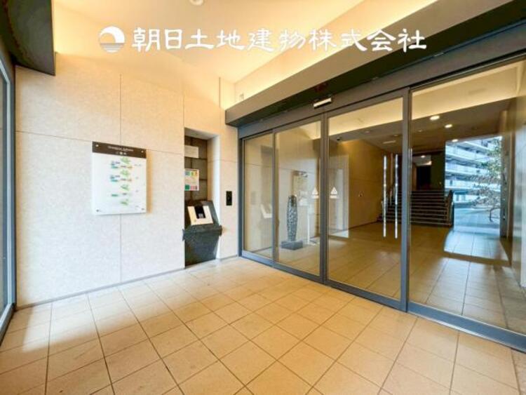 エントランス 【エントランス】表現された空間はたくさんの光を浴び、風を感じ、暮らしの時間を豊かにしてくれます。