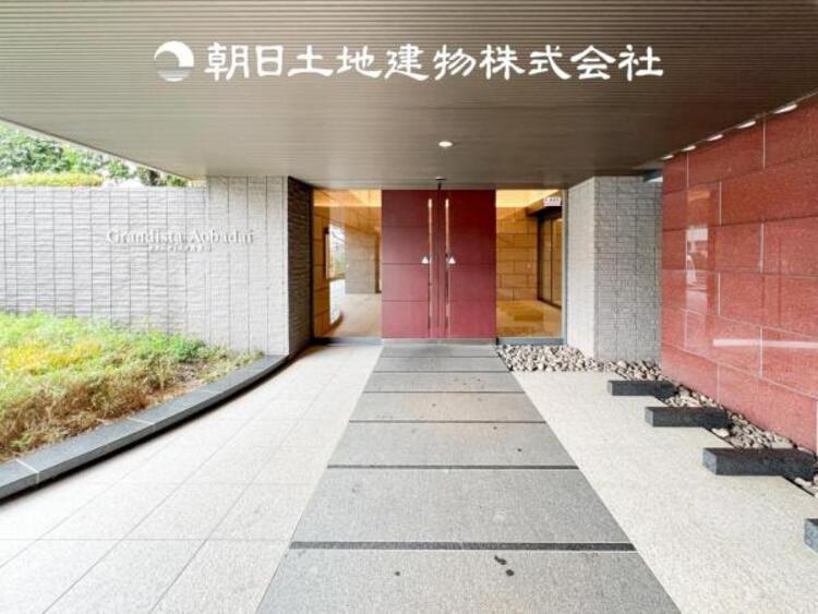 外観 【外観写真】おしゃれな雰囲気や自然の潤い、親しみやすさといった特徴を、街に新たな価値をもたらし続けてくれます。