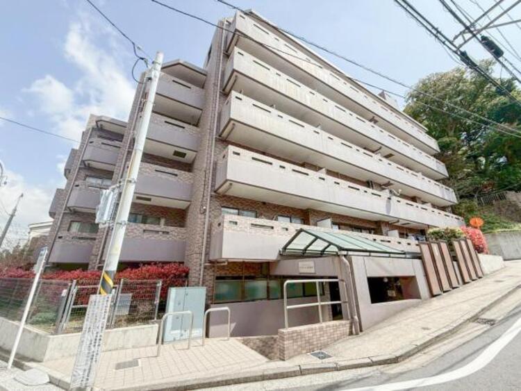 外観 空を広く感じる。緑が多いゆったり感のある安心の住環境です！！潤いのある環境でホッと生活できそうです！おしゃれな雰囲気や自然の潤いがあり、親しみやすさと個性を！街に新たな価値をもたらし続けてくれます！ 