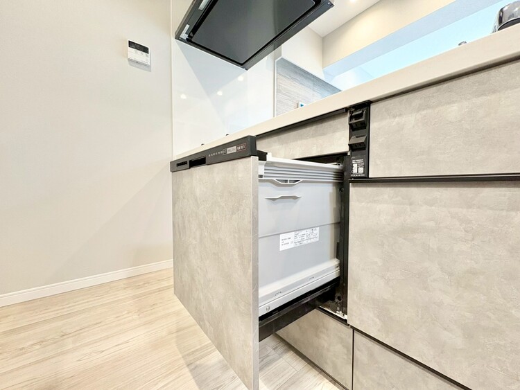 設備 食器洗いの負担を軽減。手荒れを抑えて、節水効果も見込めます。省スペースのビルトインタイプです。