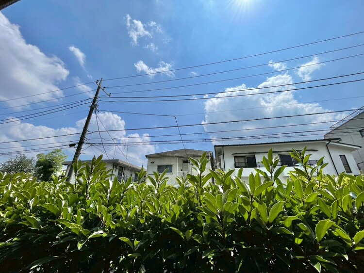 バルコニー 窓を開けると広がる青空。心をリフレッシュして日々を過ごしていきましょう。