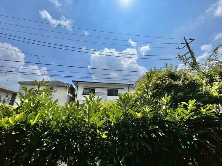 バルコニー 頬をなでる、優しい風を感じることが出来ます。