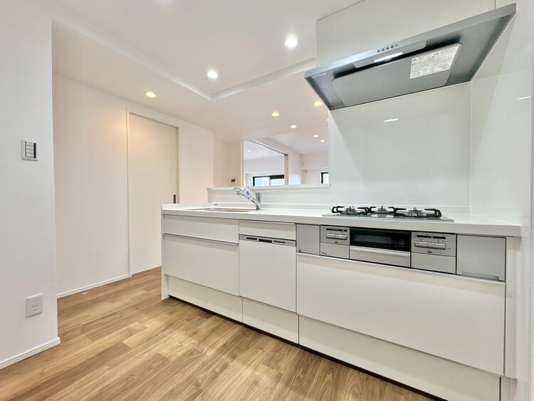 キッチン スマートな意匠と充実の機能を備えたキッチンが、暮らしにおいしい彩りを添えます。