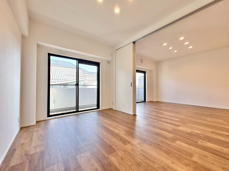 寝室 ベッドも十分に設置するスペースがあります。