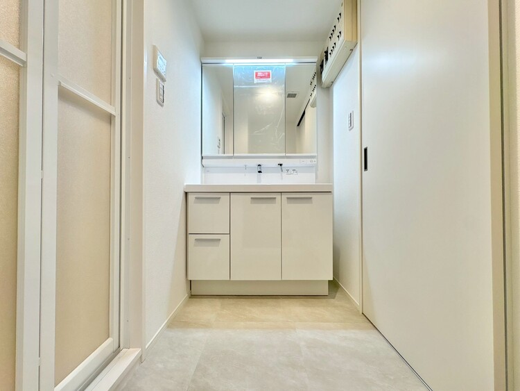 洗面 何かと物が増える場所だからこそ、スッキリと見映えの良い空間に。