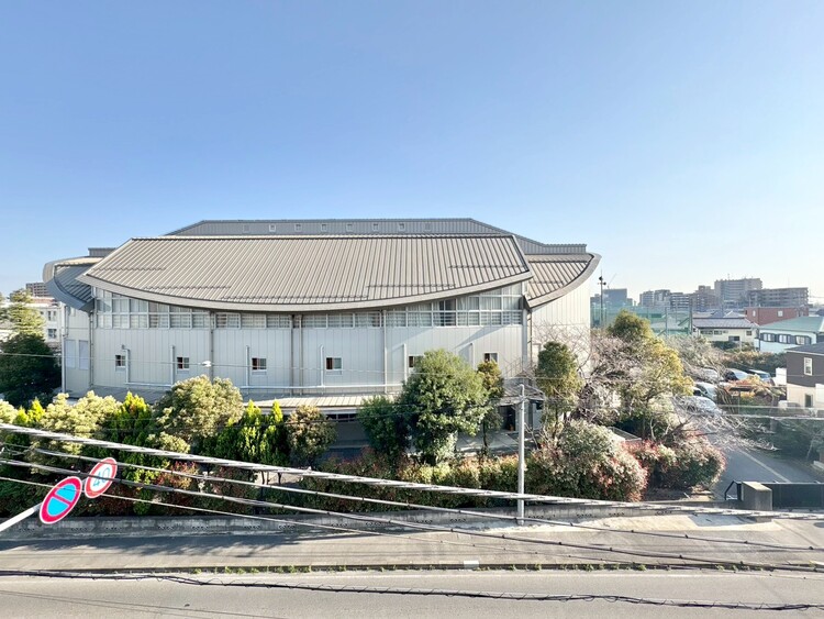 バルコニー 窓を開けると広がる青空。心をリフレッシュして日々を過ごしていきましょう。