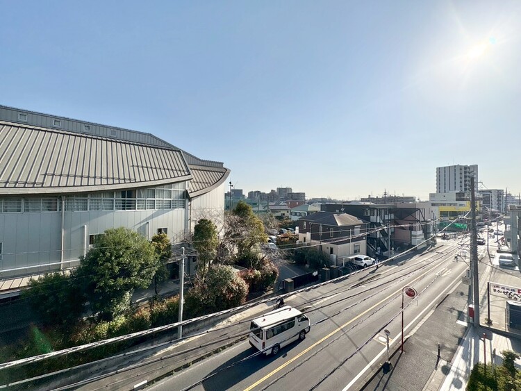 バルコニー 頬をなでる、優しい風を感じることが出来ます。