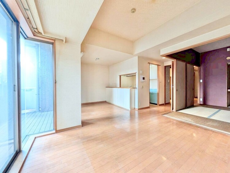居間 飾り過ぎないシンプルな内装と偏り過ぎないデザインで統一しました。