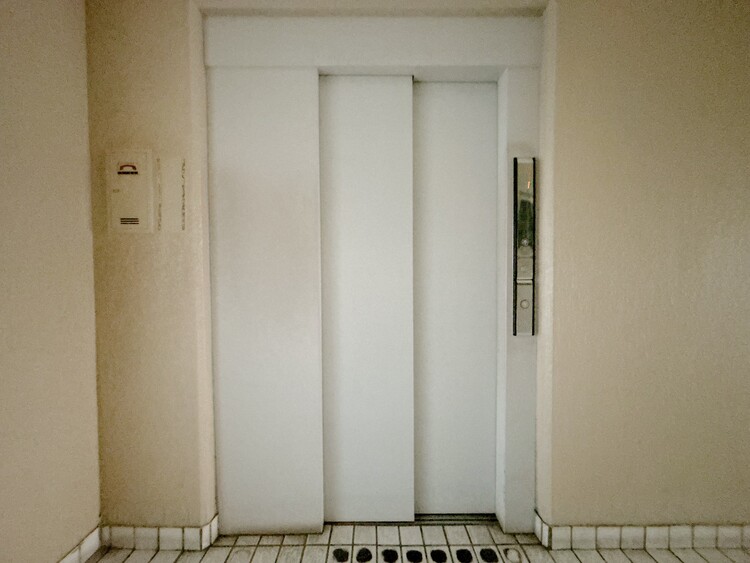 設備 エレベーターの管理も、きちんと行き届いてます。