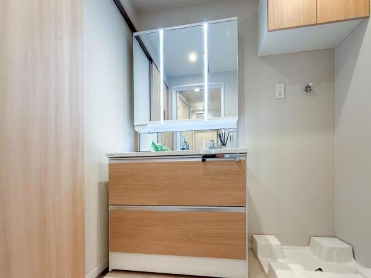 洗面 使い勝手の良い洗面台で、朝の準備もスムーズにこなせます。