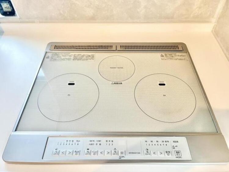 キッチン 三口コンロ