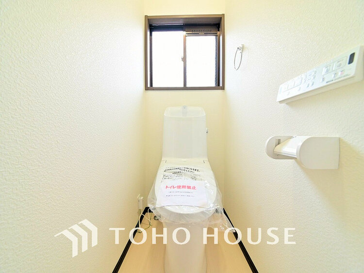 トイレ 白いクロスにより清潔感のあるトイレ