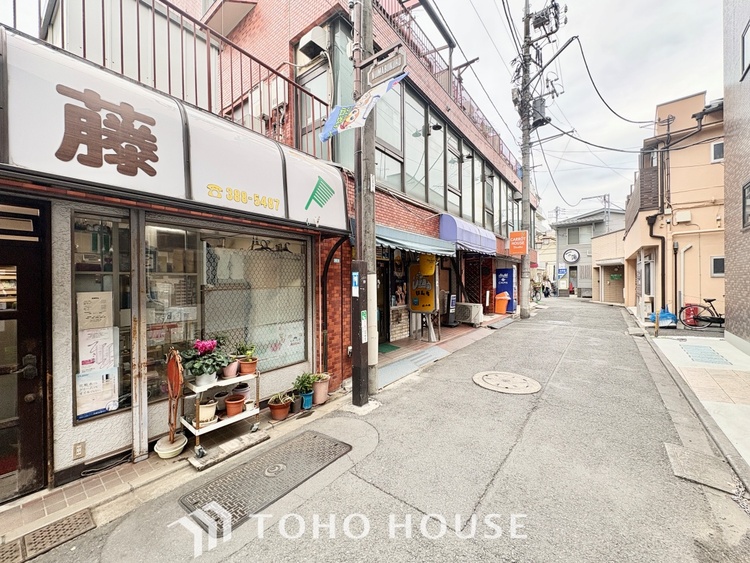 外観 ほんの少しのこだわり。ちょっとした色使いがその家がもつ雰囲気、趣（おもむき）を携え、暮らす家族や訪ねてくる友人・知人に新鮮な香りを運んできます。