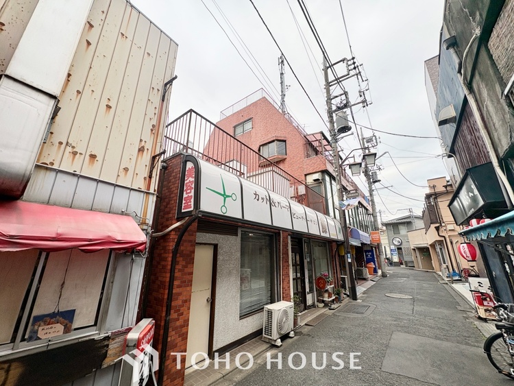 外観 ほんの少しのこだわり。ちょっとした色使いがその家がもつ雰囲気、趣（おもむき）を携え、暮らす家族や訪ねてくる友人・知人に新鮮な香りを運んできます。