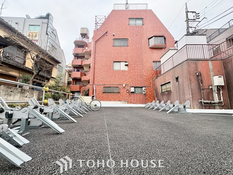 外観 ほんの少しのこだわり。ちょっとした色使いがその家がもつ雰囲気、趣（おもむき）を携え、暮らす家族や訪ねてくる友人・知人に新鮮な香りを運んできます。