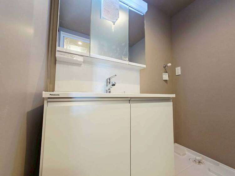 洗面 清潔感を感じられる洗面化粧台。