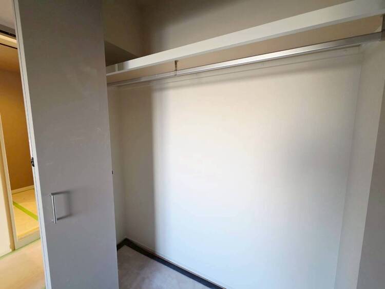 収納 家電やスーツケース、ストック品など何でも片付く嬉しい空間です。