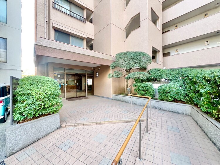 エントランス 上質感漂う玄関アプローチです。