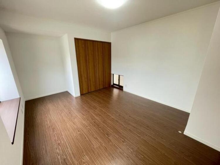 内装 2階洋室約8帖