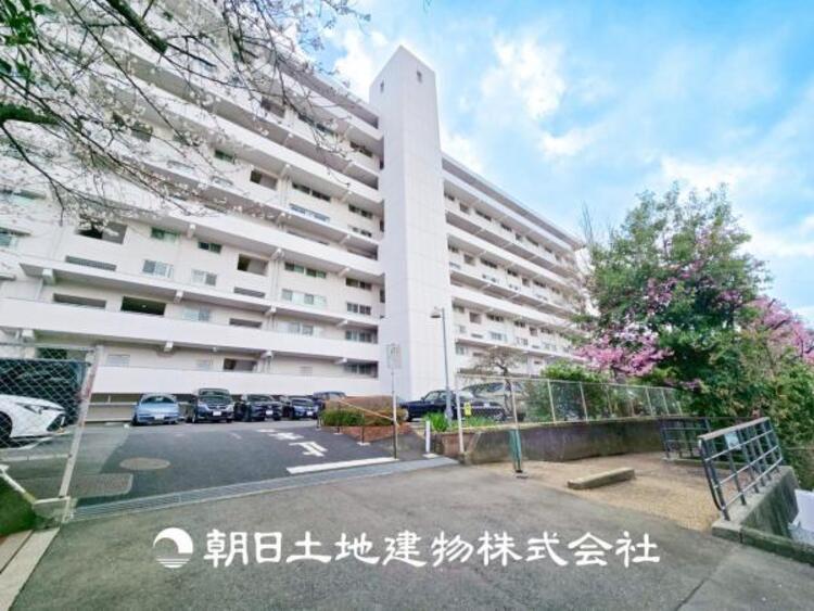 外観 【外観写真】直線的なフォルムと落ち着いた色合いが、都会的な雰囲気を演出しています。