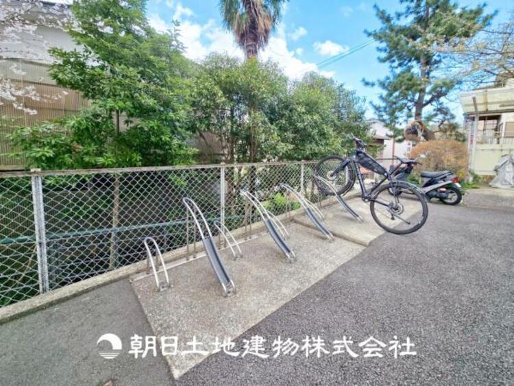 その他 【駐輪場】 敷地内駐輪スペース。日々の暮らしにも大切なスペースです。