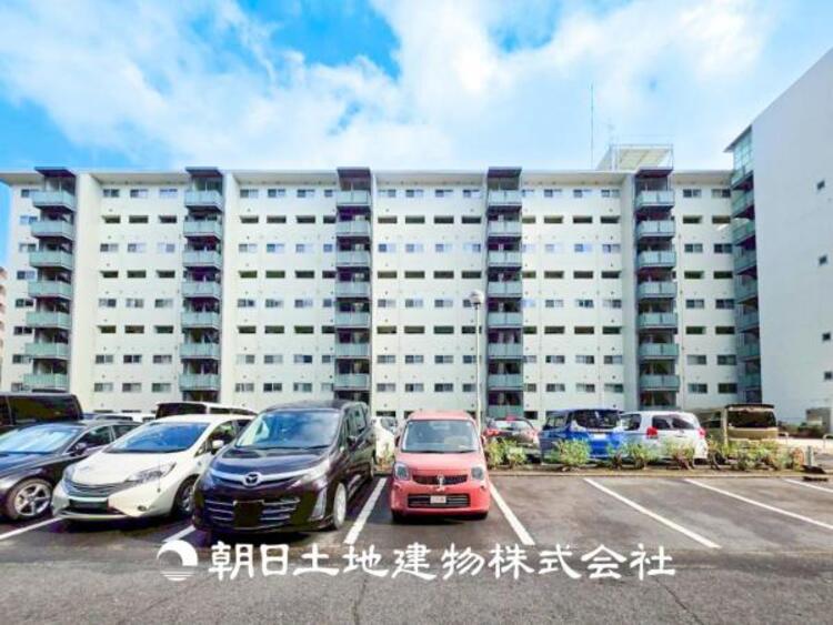 外観 【外観写真】時代の流行ではなく拘りを貫く。シックなカラートーンで街並みに溶け込む外観は、主張し過ぎず、かつ平凡ではない絶妙なバランスで輝きを放ちます。
