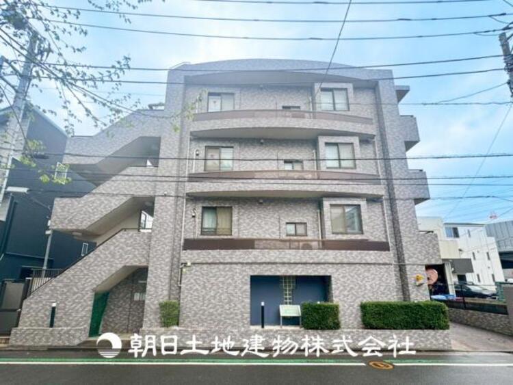 外観 【外観写真】表現された空間はたくさんの光を浴び、風を感じ、暮らしの時間を豊かにしてくれます。デザインされた空間と競い合うかのような充実した建物と共に大切な家族の思い出を刻んでいきます。