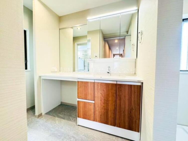 洗面 【洗面・脱衣所】普段は人目につかないスペースにもこだわりを。つくり手の気持ちを『心』がつたわります。