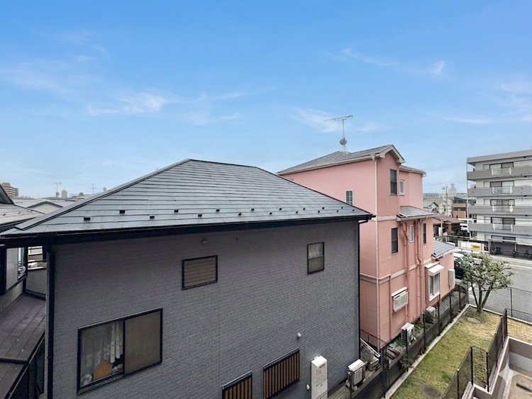 バルコニー 頬をなでる、優しい風を感じることが出来ます。