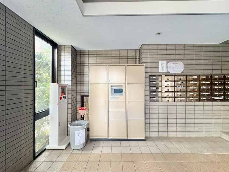設備 外出中に活躍してくれる宅配ボックスが設置されています。家で宅配物を待たなくて済みますね。