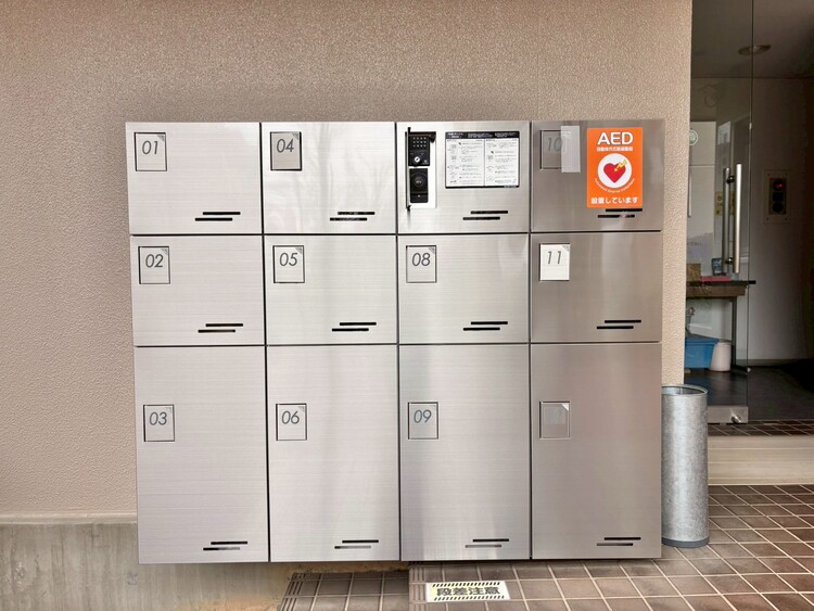 設備 共用部分の宅配ボックスです。留守中の荷物受け取りもできるので、安心して外出ができますね。