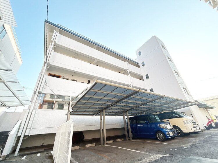 駐車場 本物件の駐車スペースです。車種制限のある場合もございますので、お気軽にお問い合わせくださいませ。
