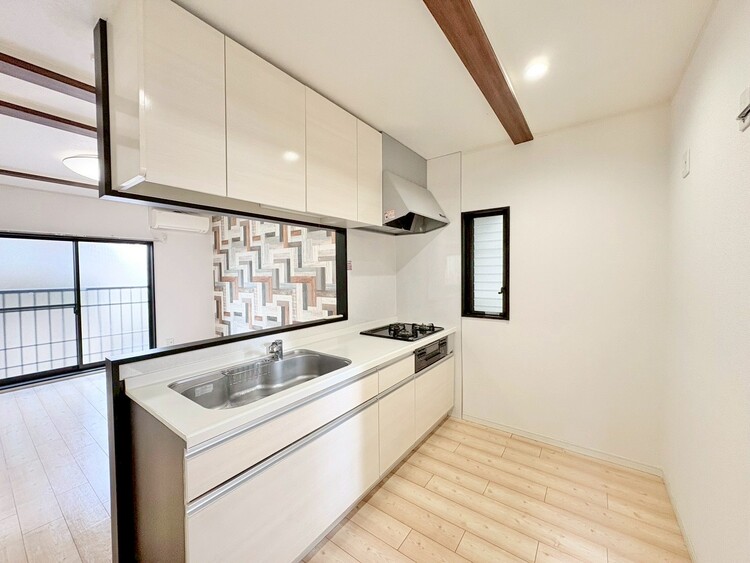 キッチン スマートな意匠と充実の機能を備えたキッチンが、暮らしにおいしい彩りを添えます。