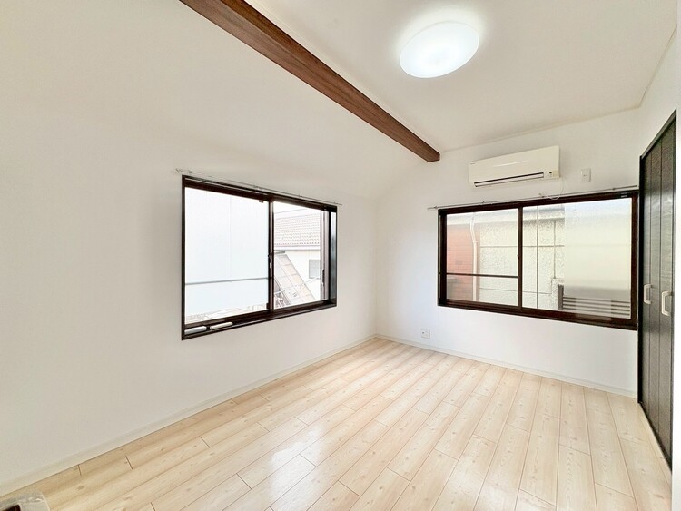 寝室 ベッドも十分に設置するスペースがあります。