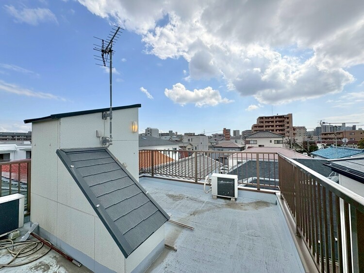 バルコニー 暮らしの中で、光と風を演出してくれるバルコニー。