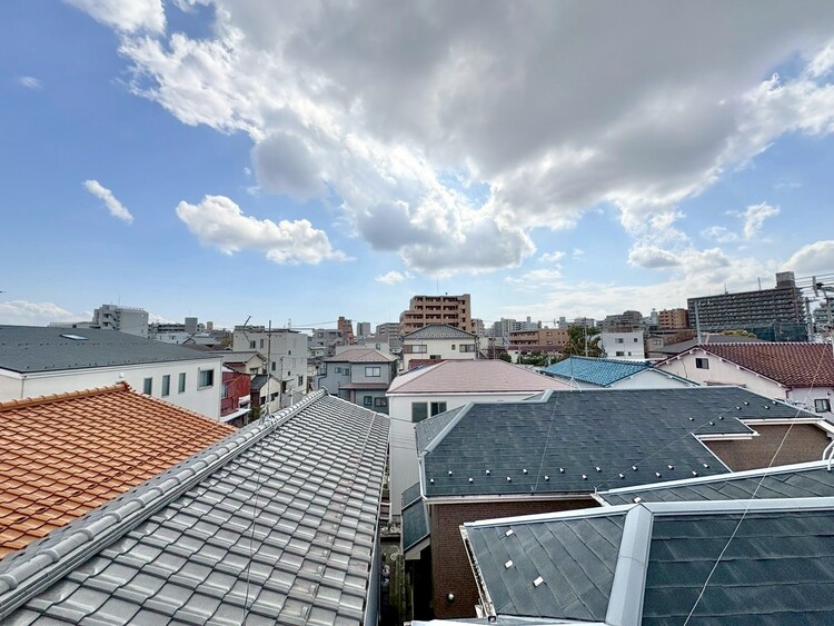 バルコニー 頬をなでる、優しい風を感じることが出来ます。